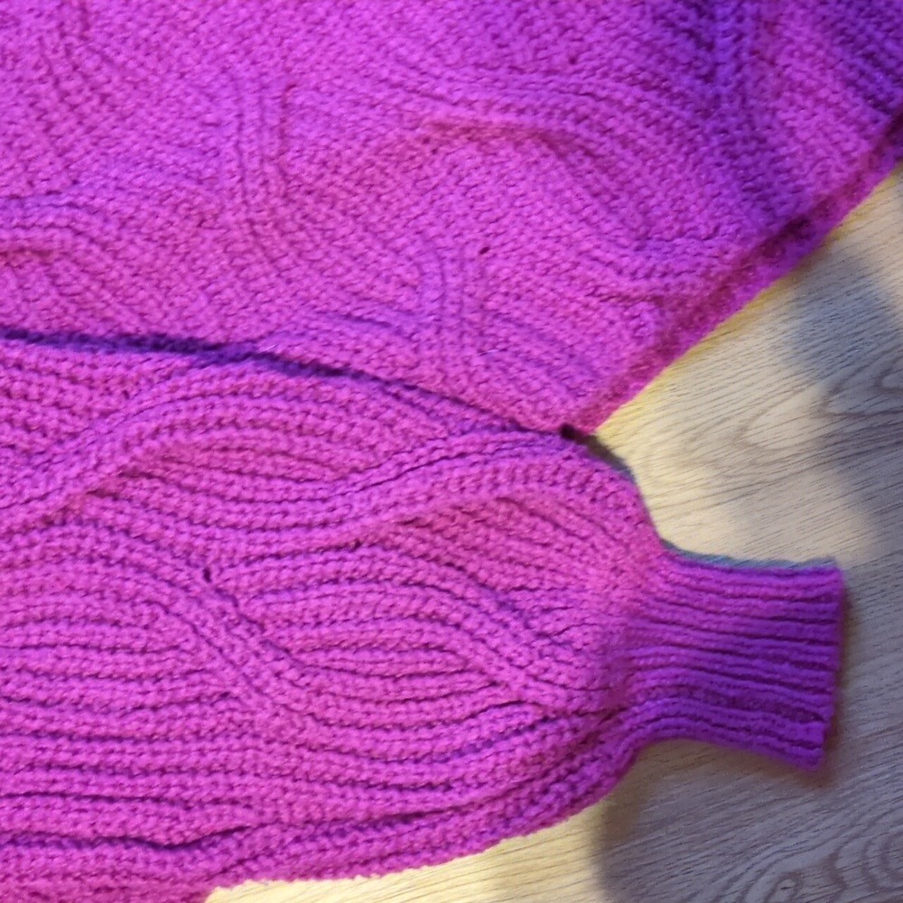 Free People Raspberry oversized crop sweater - Picture 4 of 5